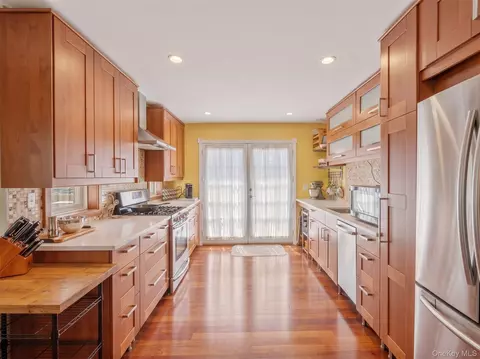 215 S 16th St, Lindenhurst, NY 11757 | MLS# 1010146 | 16 Photos
