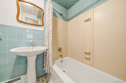 Bath - 5 Echo Trl, Monroe, NY 10950 photo 3 of 3