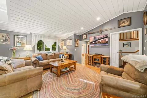 Living - 5 Echo Trl, Monroe, NY 10950 photo 1 of 4