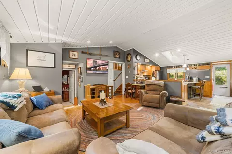 Living - 5 Echo Trl, Monroe, NY 10950 photo 4 of 4