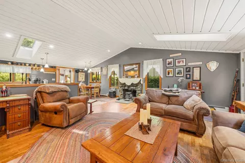 Living - 5 Echo Trl, Monroe, NY 10950 photo 3 of 4