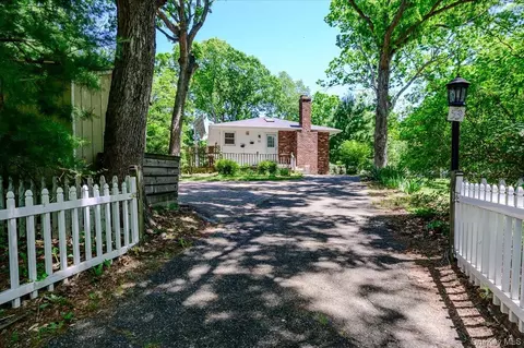 53 Ehrhardt Way, Islandia, NY 11749