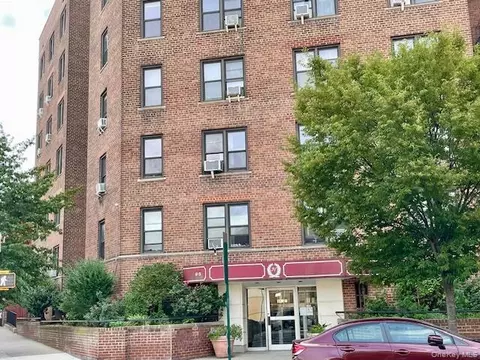 48-21 40th St #4B, New York, NY 11104