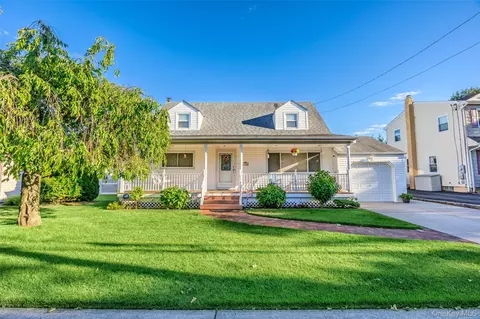 162 N Elm St, Massapequa, NY 11758