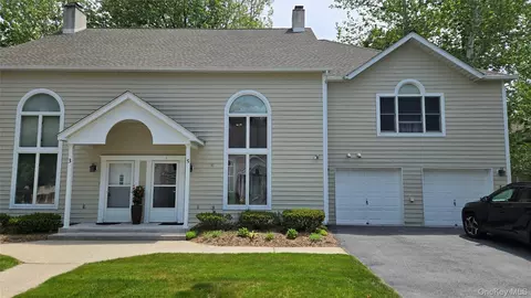 5 Village Cv, Warwick, NY 10990