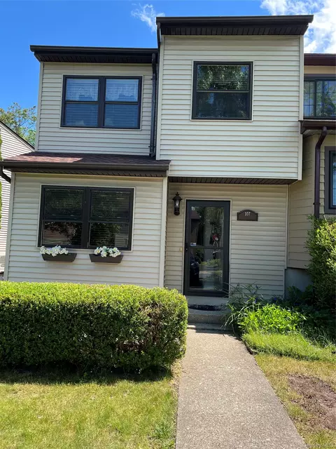 107 Sterling Pl #107, Lloyd, NY 12528