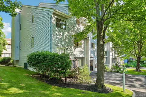 12 Evan Ct, Clarkstown, NY 10954