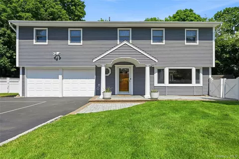 10 Mansfield Ln S, East Northport, NY 11731