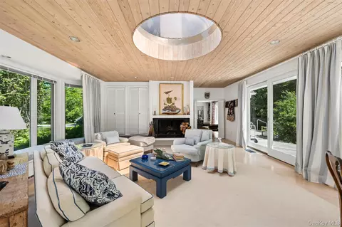 Living - 18-24 Jagger Ln, Westhampton, NY 11977 photo 2 of 3