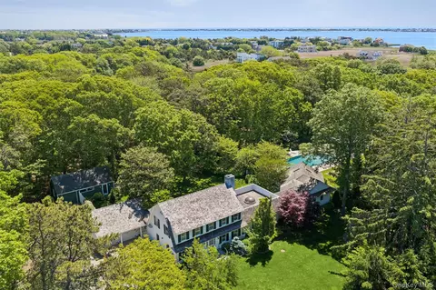 18 Jagger Ln, Westhampton, NY 11977