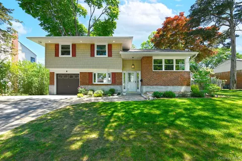 7 Rensselaer Dr, Commack, NY 11725