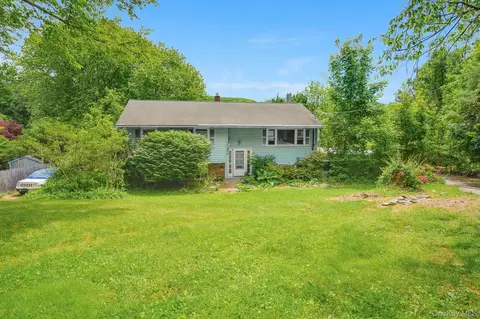 43 Sunset Dr, Patterson, NY 12563