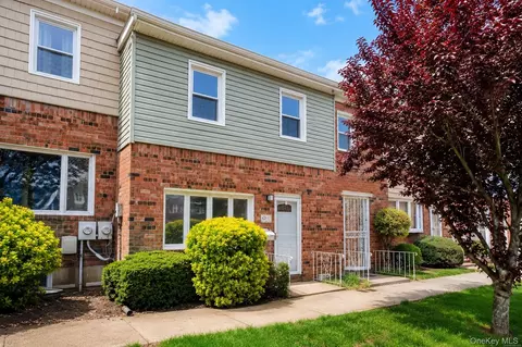 426 N Corona Ave #7, Valley Stream, NY 11580