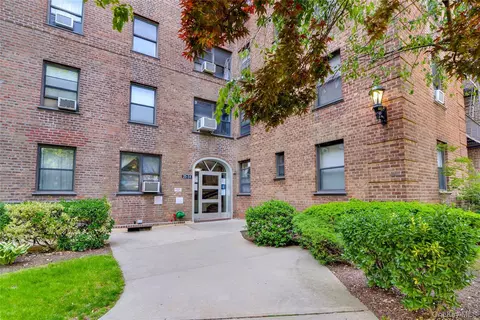26-16 Union St #6F, Flushing, NY 11354