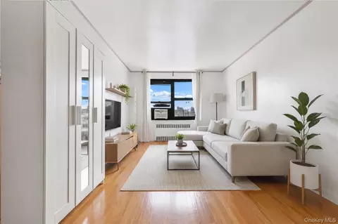 26-16 Union St #6F, Flushing, NY 11354
