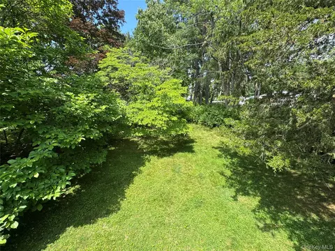 Exterior - 11 Lynbrook Rd, Poughkeepsie, NY 12603 photo 4 of 10