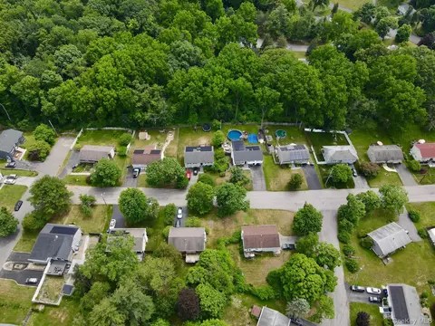 View/Area - 11 Lynbrook Rd, Poughkeepsie, NY 12603 photo 2 of 4