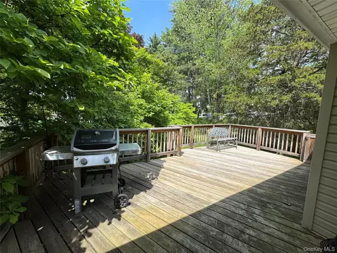 Exterior - 11 Lynbrook Rd, Poughkeepsie, NY 12603 photo 7 of 10