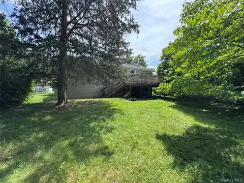 Exterior - 11 Lynbrook Rd, Poughkeepsie, NY 12603 photo 5 of 10
