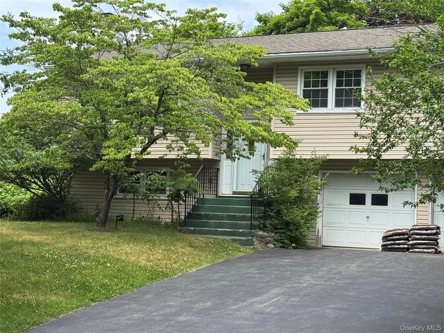 11 Lynbrook Rd, Poughkeepsie, NY 12603