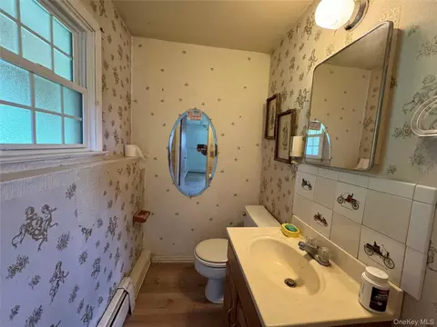 Bath - 11 Lynbrook Rd, Poughkeepsie, NY 12603 photo 2 of 2