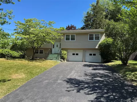 11 Lynbrook Rd, Poughkeepsie, NY 12603