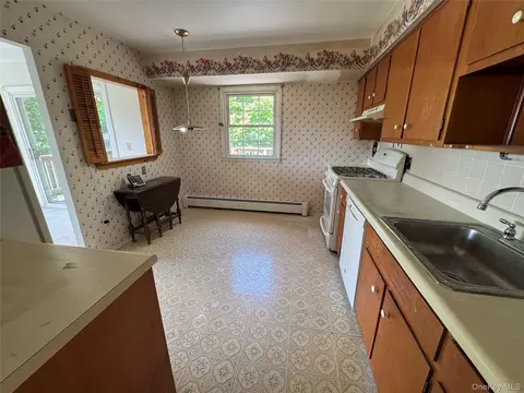 Kitchen - 11 Lynbrook Rd, Poughkeepsie, NY 12603 photo 3 of 3