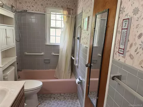 Bath - 11 Lynbrook Rd, Poughkeepsie, NY 12603 photo 1 of 2
