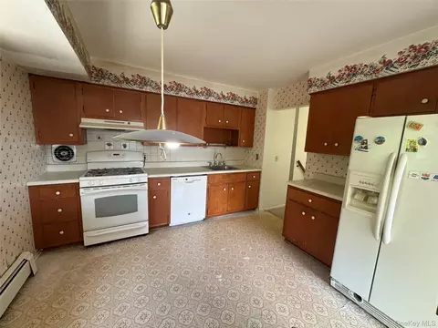 Kitchen - 11 Lynbrook Rd, Poughkeepsie, NY 12603 photo 2 of 3