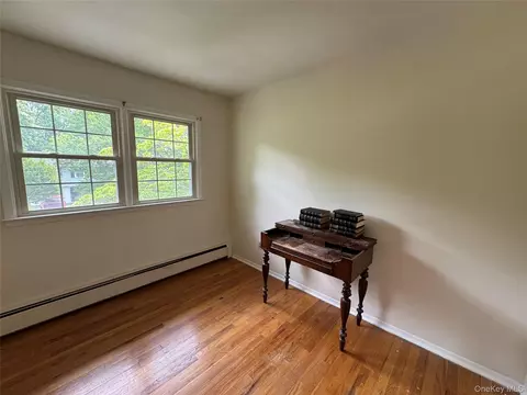 Bedroom - 11 Lynbrook Rd, Poughkeepsie, NY 12603 photo 3 of 9