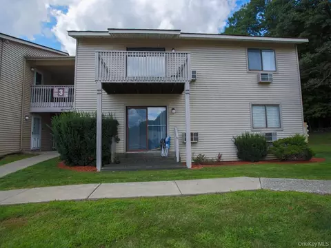 226 Concord Ln, Middletown, NY 10940