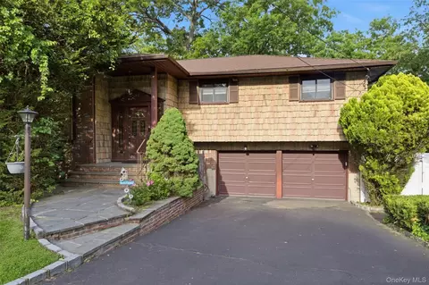 37 Windham Dr, Huntington Station, NY 11746
