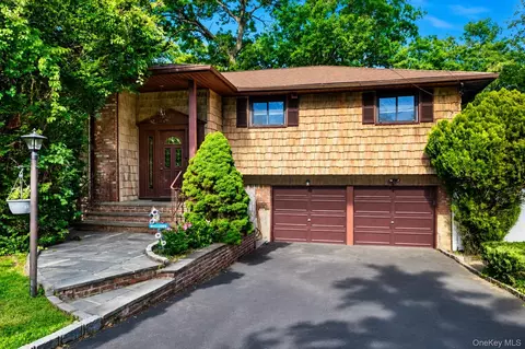 37 Windham Dr, Huntington Station, NY 11746