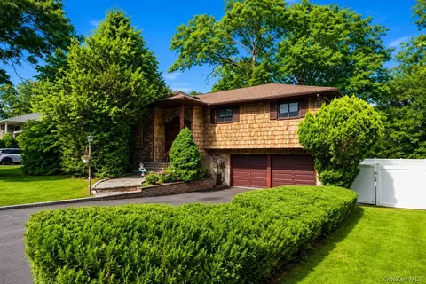 37 Windham Dr, Huntington Station, NY 11746