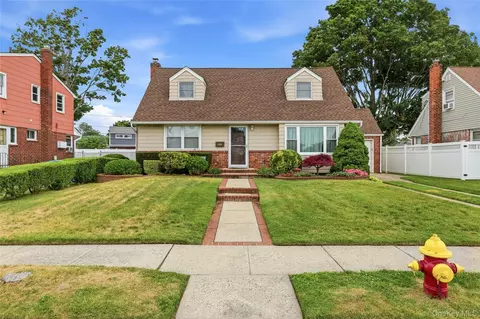 324 Coleridge St, Levittown, NY 11756