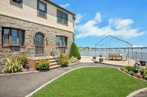 3111 Dare Pl, New York, NY 10465