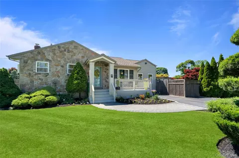 36 Lumur Dr, Sayville, NY 11782