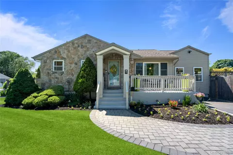 36 Lumur Dr, Sayville, NY 11782