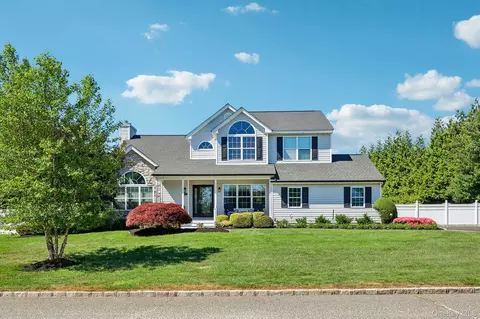 43 Sweetgum Ln, Miller Place, NY 11764