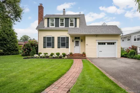 63 Cedar Rd, North Hempstead, NY 11590