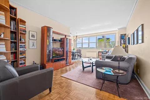 555 Kappock St #2T, New York, NY 10463