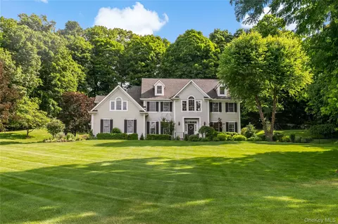 1938 Beekman Ct, Yorktown, NY 10598