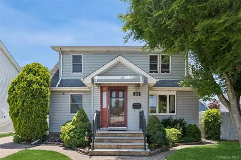 307 Hughes St, Bellmore, NY 11710
