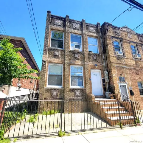 69-21 78th St, New York, NY 11379