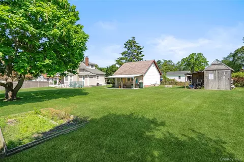 Exterior - 115 Cedar Ave, Patchogue, NY 11772 photo 5 of 9