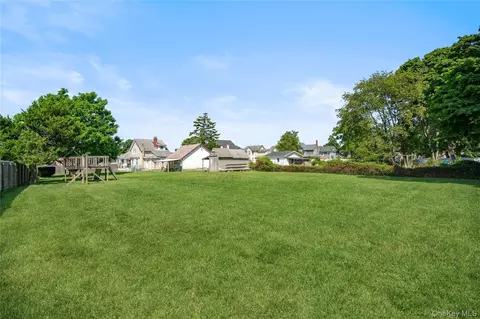 Exterior - 115 Cedar Ave, Patchogue, NY 11772 photo 4 of 9