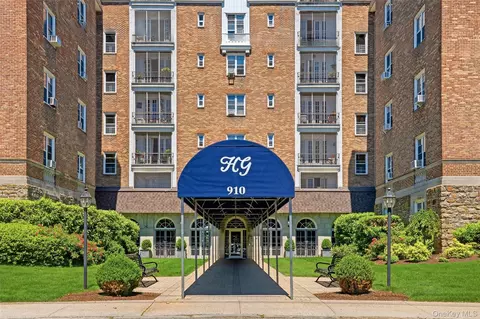 910 Stuart Ave #2C, Mamaroneck, NY 10543