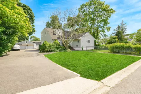 733 14th St, West Babylon, NY 11704