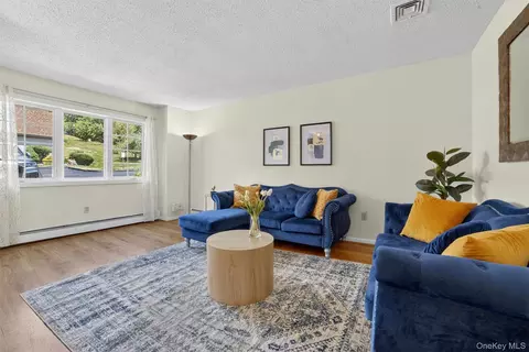 Living - 9 Maple Crest Dr, Peekskill, NY 10566 photo 2 of 5