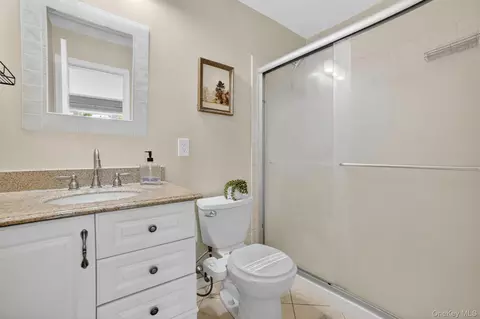 Bath - 9 Maple Crest Dr, Peekskill, NY 10566 photo 1 of 3